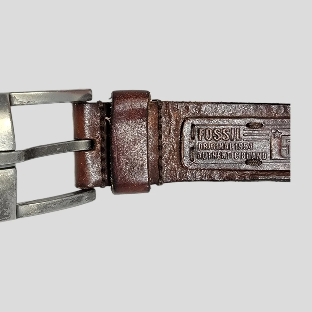 Fossil Belt  Leather Belt Silver Tone Buckle Size 100/34 106371 USED T05